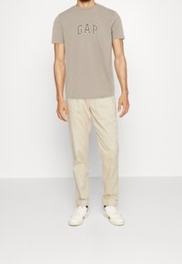 GAP Triko s potiskem - beige