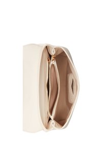 Sac en cuir beige au design structuré, avec deux compartiments zippés, des accessoires en métal doré et une texture lisse.