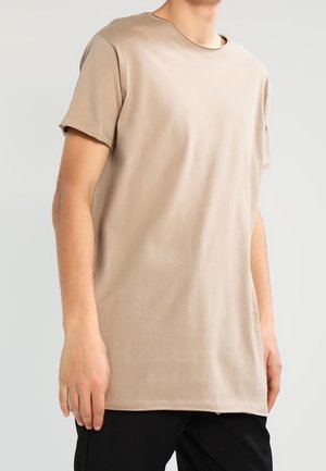 Beige katoenen T-shirt met korte mouwen, een ronde hals en een comfortabele pasvorm, met een gladde, zachte textuur en zonder zichtbare patronen.