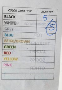 Tabel med farvevariationer med håndskrevne mængder: 5 for Sort og 5 indkredsede for Hvid, andre farver er umarkerede.