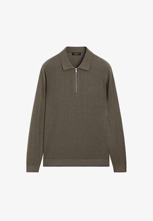 Langærmet olivengrøn strikpullover med polo-krave og halv-zip lukning, fladt lagt ud på hvid baggrund.