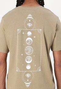 Thumbnail Image 7
