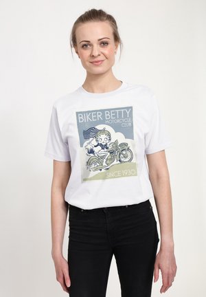 Hvid bomulds-t-shirt med et farverigt motorcykelgrafik og teksten "Biker Betty Motorcycle Club Siden 1930" i retro stil.