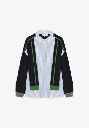 Košile s dlouhým rukávem s modro-bílým pruhovaným vzorem, zelenými akcenty a námořnickými rukávy. Obsahuje zapínání na knoflíky a límec.