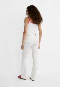 Stradivarius FLARED - Hlače - white