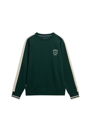 Sudadera de color verde oscuro con rayas beige en los hombros, puños y dobladillo acanalados, que presenta un pequeño logo en el pecho y una textura suave.