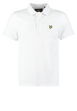 Polo shirt blanc en coton, avec un col à trois boutons, des manches courtes et un petit logo jaune sur la poitrine gauche.