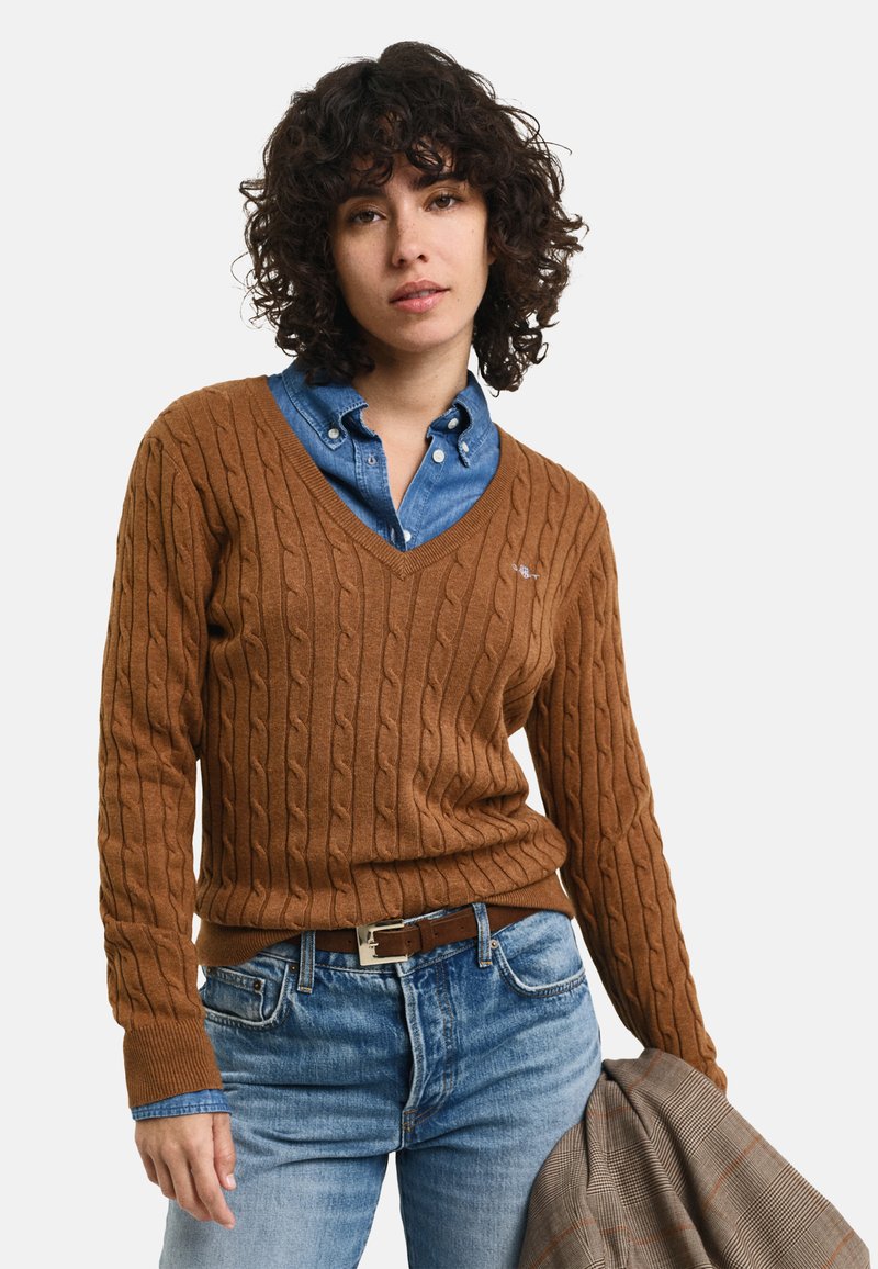 GANT CABLE V NECK - Strickpullover - cacao