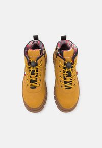 Tommy Hilfiger UNISEX - Παπούτσια μωρού - ocher/black