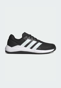 Baskets de sport noires avec semelle blanche et trois bandes blanches sur le côté, avec un design à lacets et une tige en mesh.