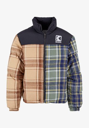 Tinklinis pūkinis švarkas, pagamintas iš rudos, žalios ir tamsiai mėlynos spalvų mišinio, su aukšta apykakle ir KANI logotipu ant krūtinės.