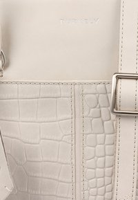 Burkely COOL COLBIE - Sac à main - off white