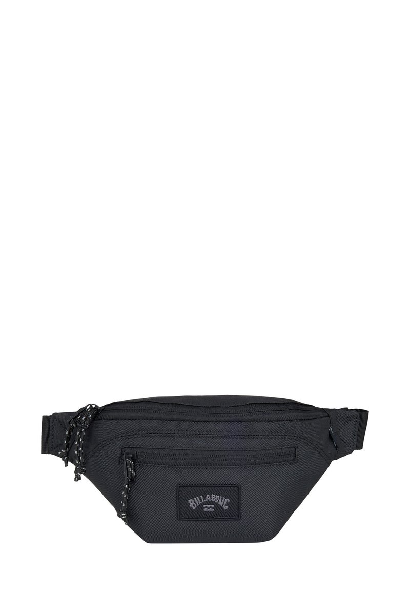Bolso de cintura negro fabricado con tejido resistente y acabado texturizado, que cuenta con dos bolsillos con cremallera y una correa ajustable. Logo de Billabong exhibido de manera prominente.