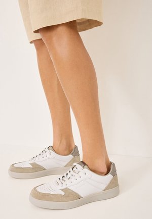 Trainers - beige