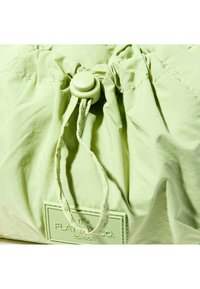 The Flat Lay Co. THE FLAT LAY CO. DRAWSTRING MAKEUP BAG - Neceser - light green parachute