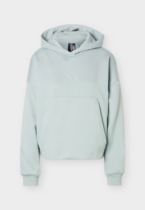 Svetlomodrá mikina s kapucňou, dlhými rukávmi, predným klokanie kapsou a rebrovanými manžetami, zobrazená na jednoduchom bielom pozadí.