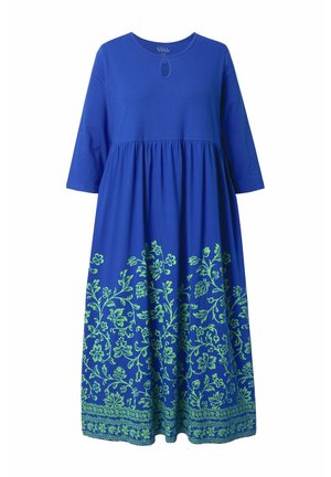 Abito blu con maniche a tre quarti, caratterizzato da una scollatura a girocollo e dettaglio a oblò. Ricamo floreale verde sull'orlo e sul corpetto.
