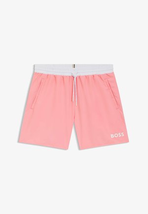 Bañador corto para hombre de color rosa con cintura elástica blanca, bolsillos laterales, cordón y el logo "BOSS" en la pierna izquierda.