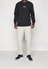 Ellesse Pantalones montañeros largos - beige