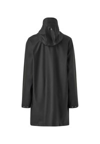 Czarny wodoodporny płaszcz z wysokim kołnierzem i kapturem, z długimi rękawami i mankietami na zatrzaski. Gładka, elegancka faktura bez widocznych wzorów.