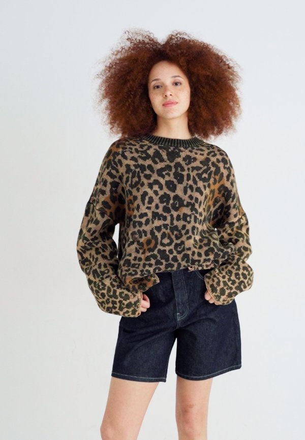 CLEO - Denim shorts2