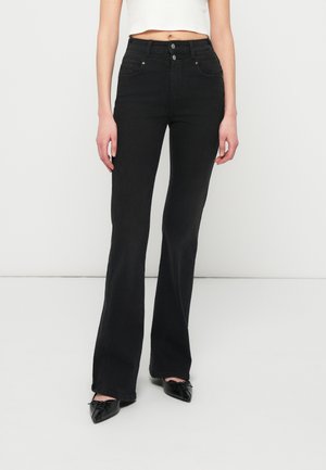ONLDARCY FLARED FLY BUT BOX - Flared Jeans - washed black