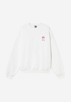 Fehér, hosszú ujjú, kerek nyakkivágású pulóver, a bal mellrészen egy kis piros, futó csészét ábrázoló grafikus motívummal.