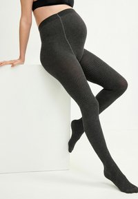 Schwarze gerippte Schwangerschaftsstrumpfhosen mit einem Diamantmuster, featuring einem hohen Bund und weichem Material, das bis zu den Knöcheln reicht.
