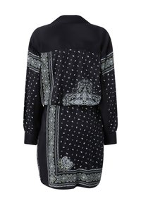 Vestito camicia nero a maniche lunghe, con stampa paisley bianca e verde e colletto. Tessuto morbido con una vestibilità comoda.