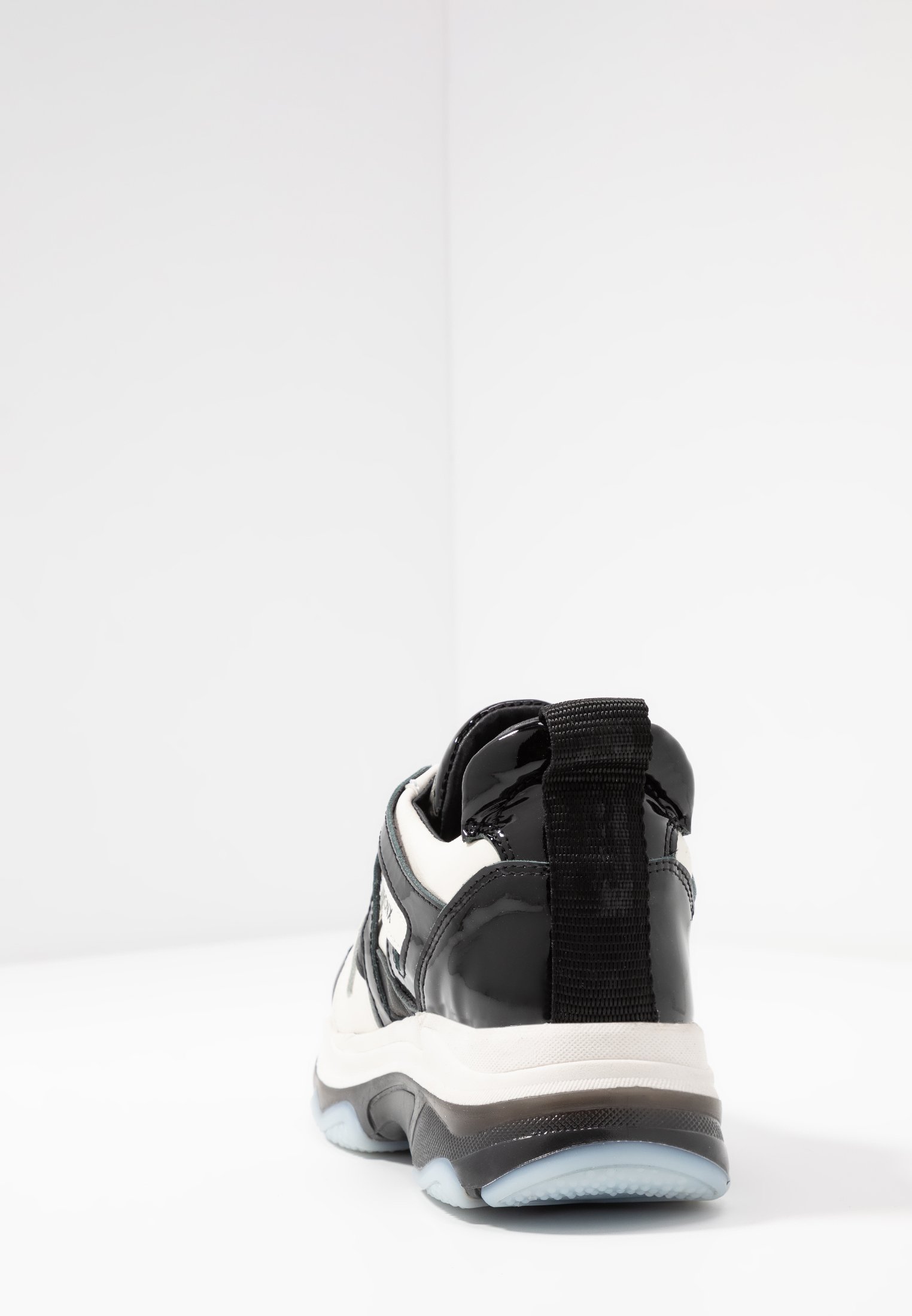 Bronx BAISLEY Joggesko blackoff white Zalando.no Bronx BAISLEY Joggesko blackoffwhite Zalando.no