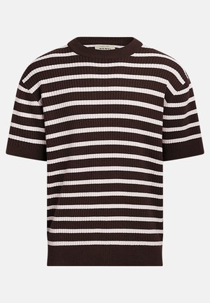 Pletený sveter s krátkym rukávom s hnedými a bielymi vodorovnými pruhmi a rebrovaným okrúhlym výstrihom.