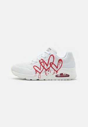 Trainers - white