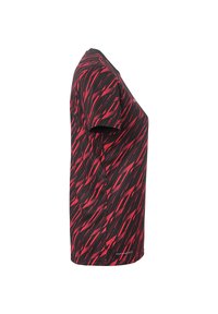 Kortærmet atletisk skjorte i sort med dristigt rødt zigzag-mønster. Lavet af letvægts, åndbart stof. Har en rund hals og en afslappet pasform.