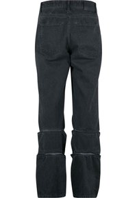 Černé džíny s oversized, strukturovanými nohavicemi a dvěma zadními kapsami, zobrazené zezadu na bílém pozadí.