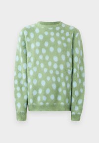 Groene trui met een zachte, vloeiende textuur, voorzien van grote, lichtblauwe stippen, ronde hals en geribde manchetten.