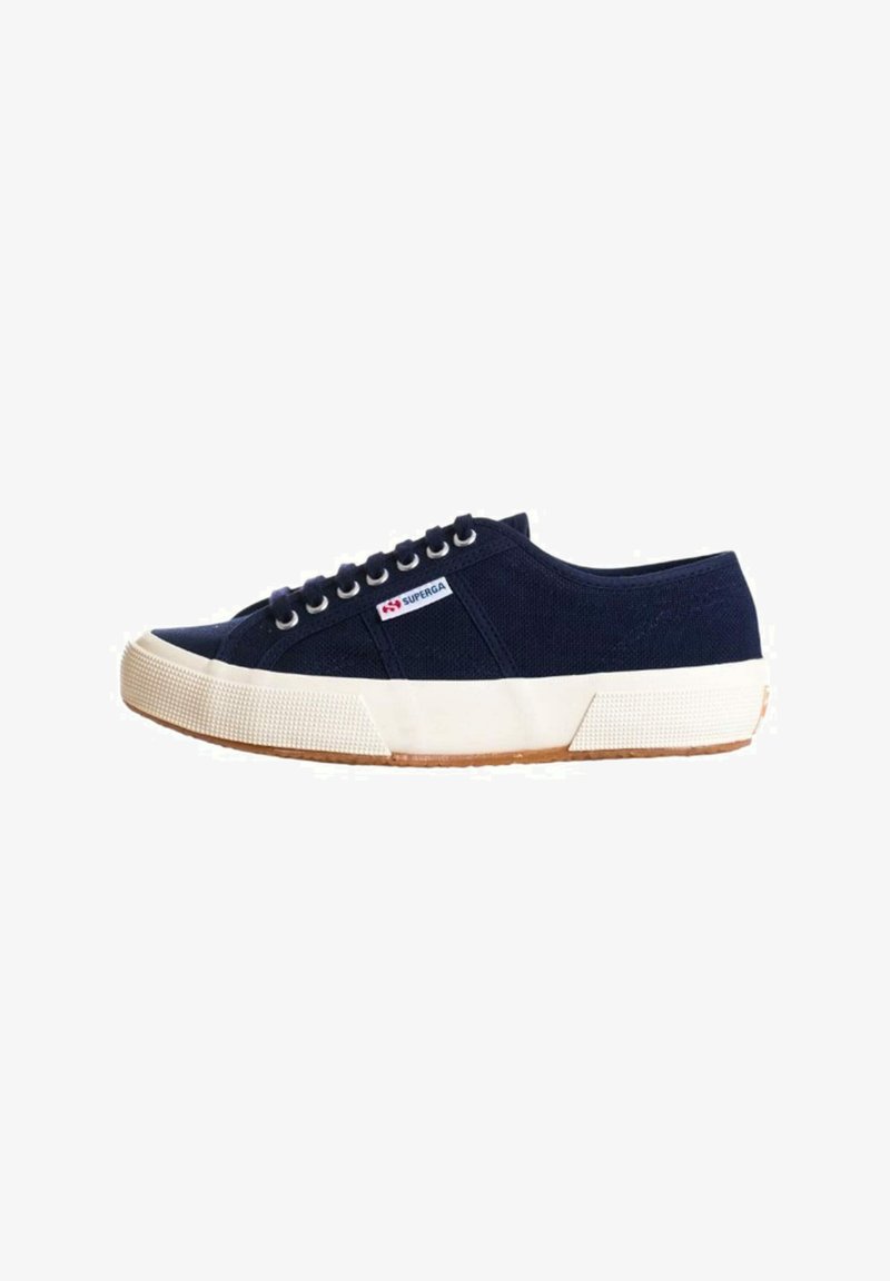 Sneakers in tela navy con suola in gomma bianca, punta rotonda e design con lacci. Presentano un piccolo etichetta con il marchio sul lato.