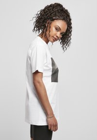 Mister Tee T-Shirt print - white