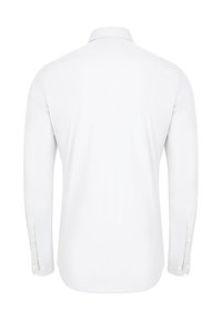 Biała koszula z długim rękawem, cechująca się klasycznym kołnierzykiem, zapinanymi mankietami oraz gładką, jednolitą fakturą materiału. Tył ma minimalny design.