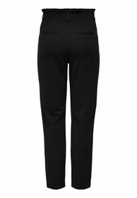 Pantalons noirs à design fuselé, avec une taille élastique et deux poches arrière. Texture lisse sans motifs ni accessoires visibles.