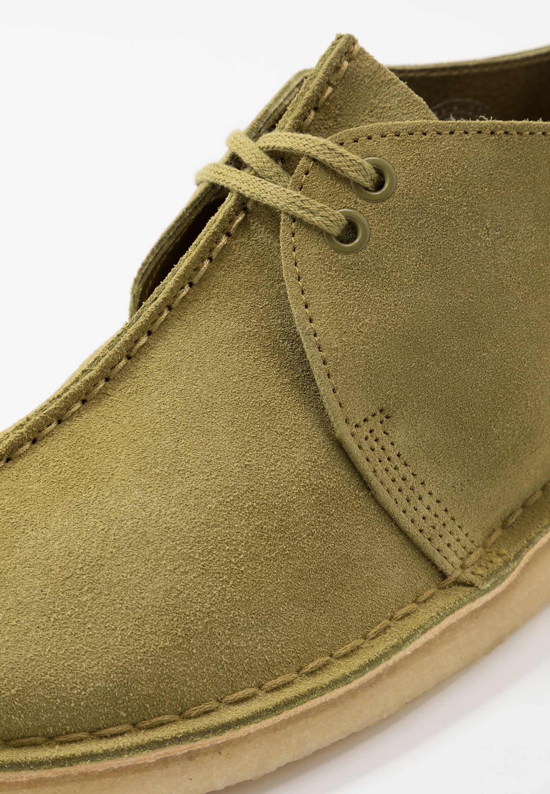 clarks desert trek khaki