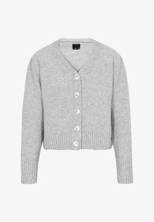 Cardigan gri tricotat cu guler în V, cu tiv elastic și șase închideri mari cu nasturi. Are mâneci lungi și o textură moale.