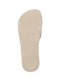 Suola di sandalini in gomma bianca con un modello di impugnatura testurizzata, branding e marcature della taglia. Presenta design circolari e a onda per una migliore trazione.