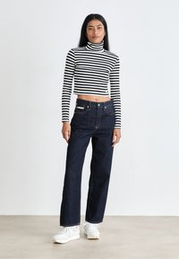 Calvin Klein Jeans TOOTHY RUNNER IRREGULAR LINES  - Tenisice - bright white/creamy white
