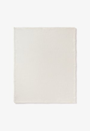 Kwadratowa, kremowobiała tkanina o subtelnym splocie i małym, delikatnym wzorze liścia w jednym rogu.