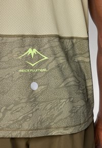 ASICS FUJITRAIL SINGLET - Top - mantel green/performance black