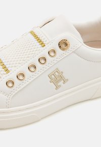Thumbnail Image 6