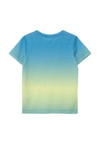 Kurzarm-T-Shirt mit einem Verlauf von Blau nach Gelb-Grün, aus weicher Baumwolle gefertigt, mit klassischem Rundhalsausschnitt und glatter Textur.