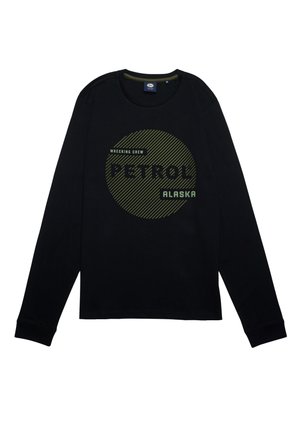 Camisa de manga larga negra hecha de algodón; presenta un texto gráfico verde "PETROL ALASKA" y un patrón circular. Cuello redondo y puños acanalados.