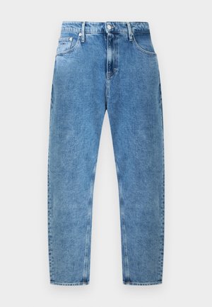 Blugi albaștri cu talie înaltă, croială dreaptă, nasturi și fermoar în față, buzunare frontale și posterioare, expuși așezați pe fundal alb.