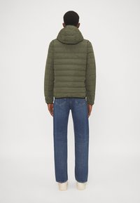 EA7 Emporio Armani TRAIN PREMIUM  JACKET - Jakna ispunjena paperjem - verde scuro